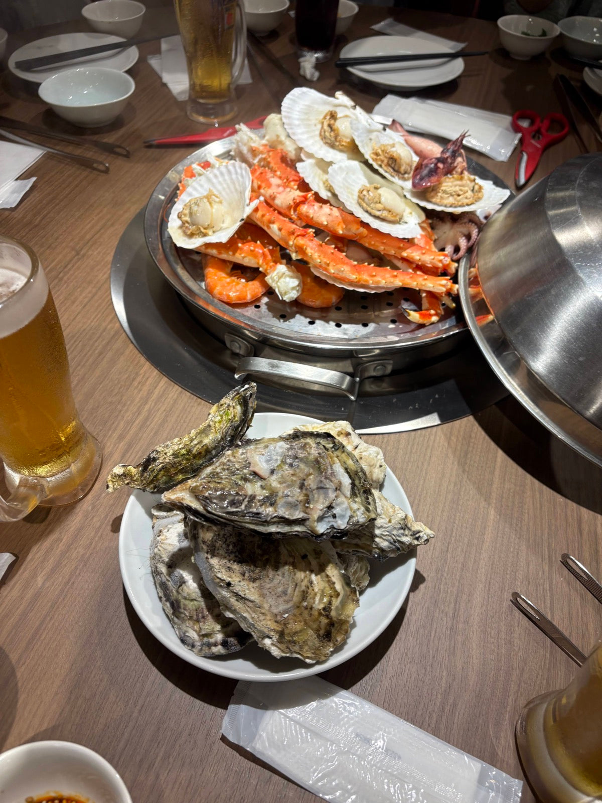 海鮮の盛り合わせと生ビール