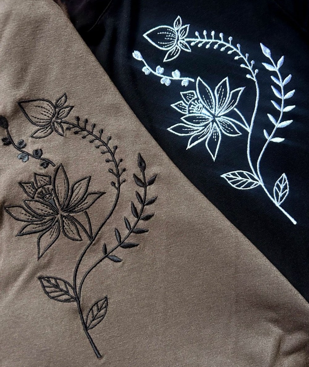 マキの原画から起こした蓮刺繍 チャコールとブラック